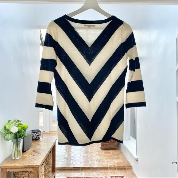 Classic Navy and Cream Chevron Sweater - Picture 4 of 9